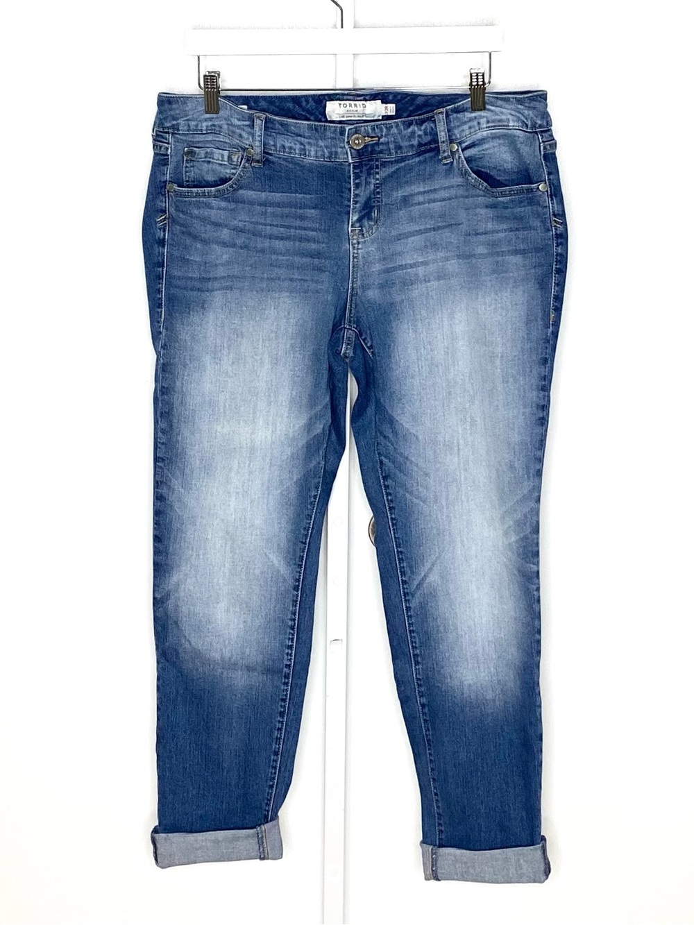 Torrid | Medium-Wash Denim Cotton/Spandex Mid-Rise Boyfriend Skinny Jeans Sz 12R